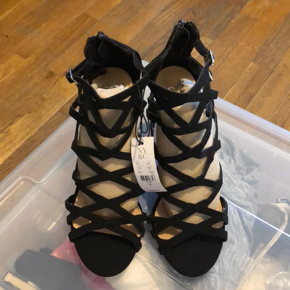 Shoes/3 INCH HEEL/Black only. - Picture 2 of 6